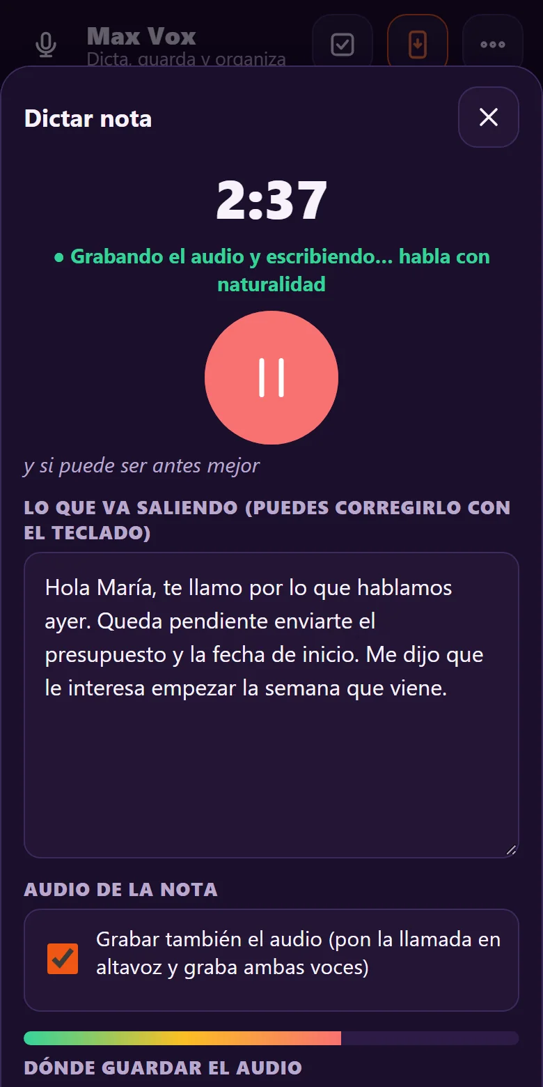 Max Vox grabando una nota de voz y escribiéndola en directo